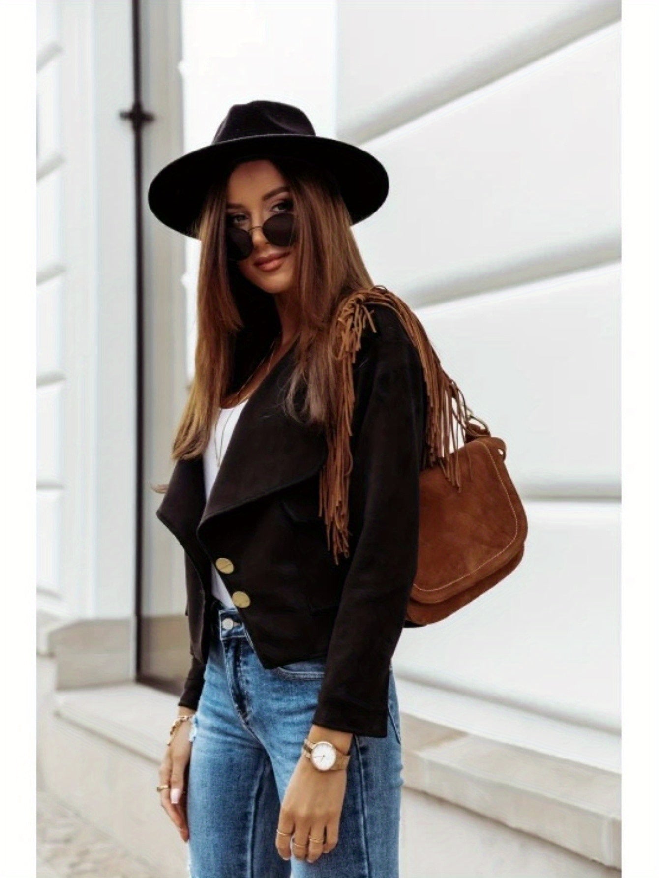 Short Jacket with A Button-up Front and Long Sleeves, Perfect for Casual Workwear or Just Hanging Out.