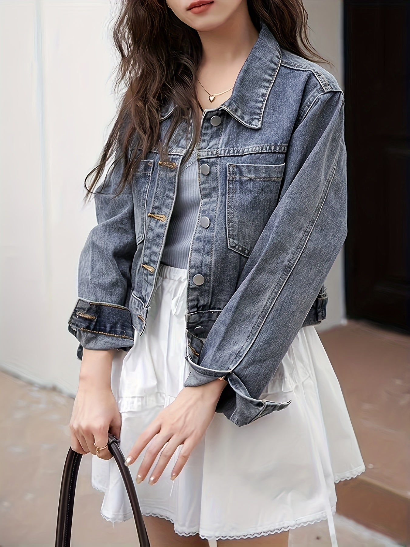 Women's Vintage Washed Denim Jacket, Lightweight Non-Stretch Machine Washable Short Casual Denim Jacket with Pockets And Buttons Design, Spring And Fall Casual Outwear - Fashionable And Trendy Denim Jacket for All Occasions