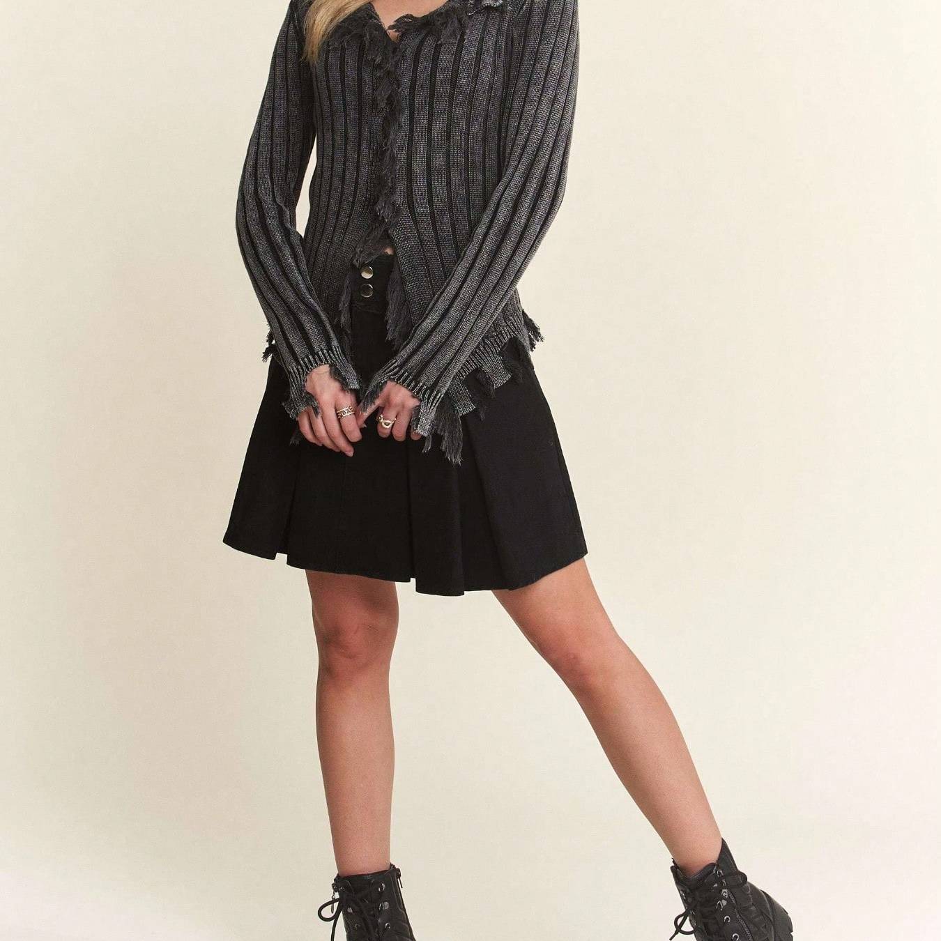 Womens Casual Pullover Sweater Edgy Grunge Distressed Ribbed Knit Frayed Hem Long Sleeve Round Neck Crop Top Dark Gray Autumn Winter Street Style Fashion Forward Alternative Aesthetic Daily Wear