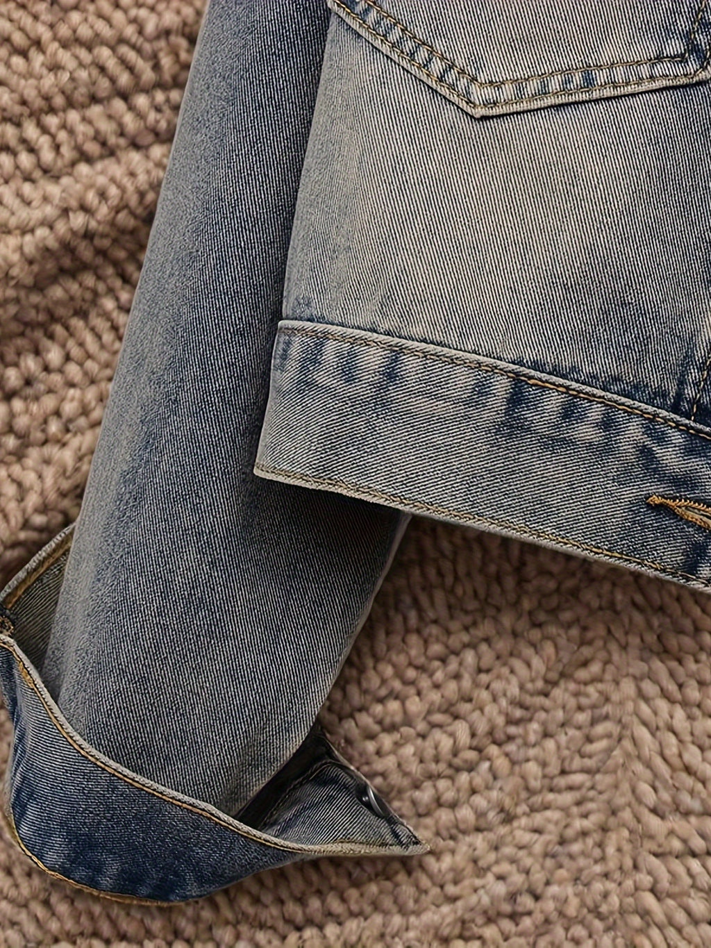 Women's Vintage Washed Denim Jacket, Lightweight Non-Stretch Machine Washable Short Casual Denim Jacket with Pockets And Buttons Design, Spring And Fall Casual Outwear - Fashionable And Trendy Denim Jacket for All Occasions