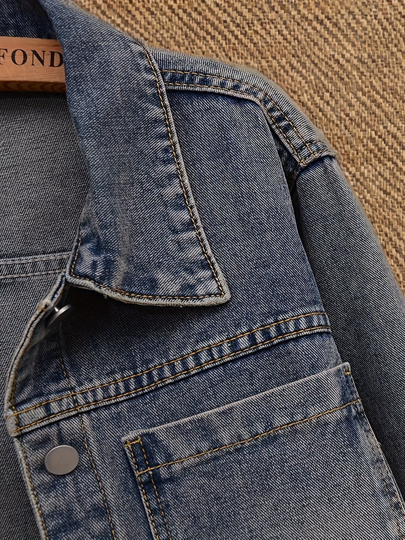 Women's Vintage Washed Denim Jacket, Lightweight Non-Stretch Machine Washable Short Casual Denim Jacket with Pockets And Buttons Design, Spring And Fall Casual Outwear - Fashionable And Trendy Denim Jacket for All Occasions