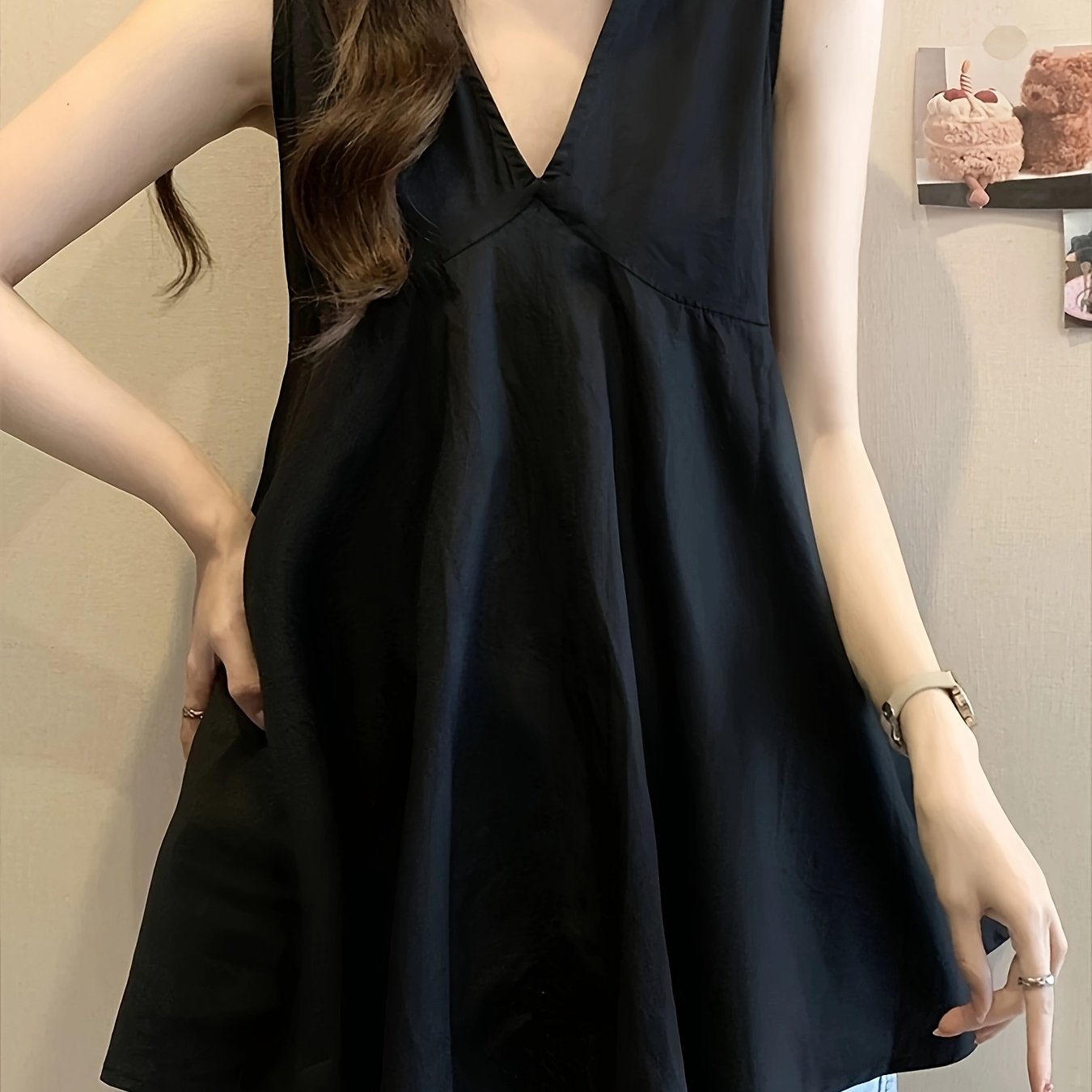 Black V-Neck Sleeveless Top for Women, New Summer Style 2025, Loose-Fitting And Youthful, Flattering French Doll Shirt, Casual And Simple for Outdoor Wear.