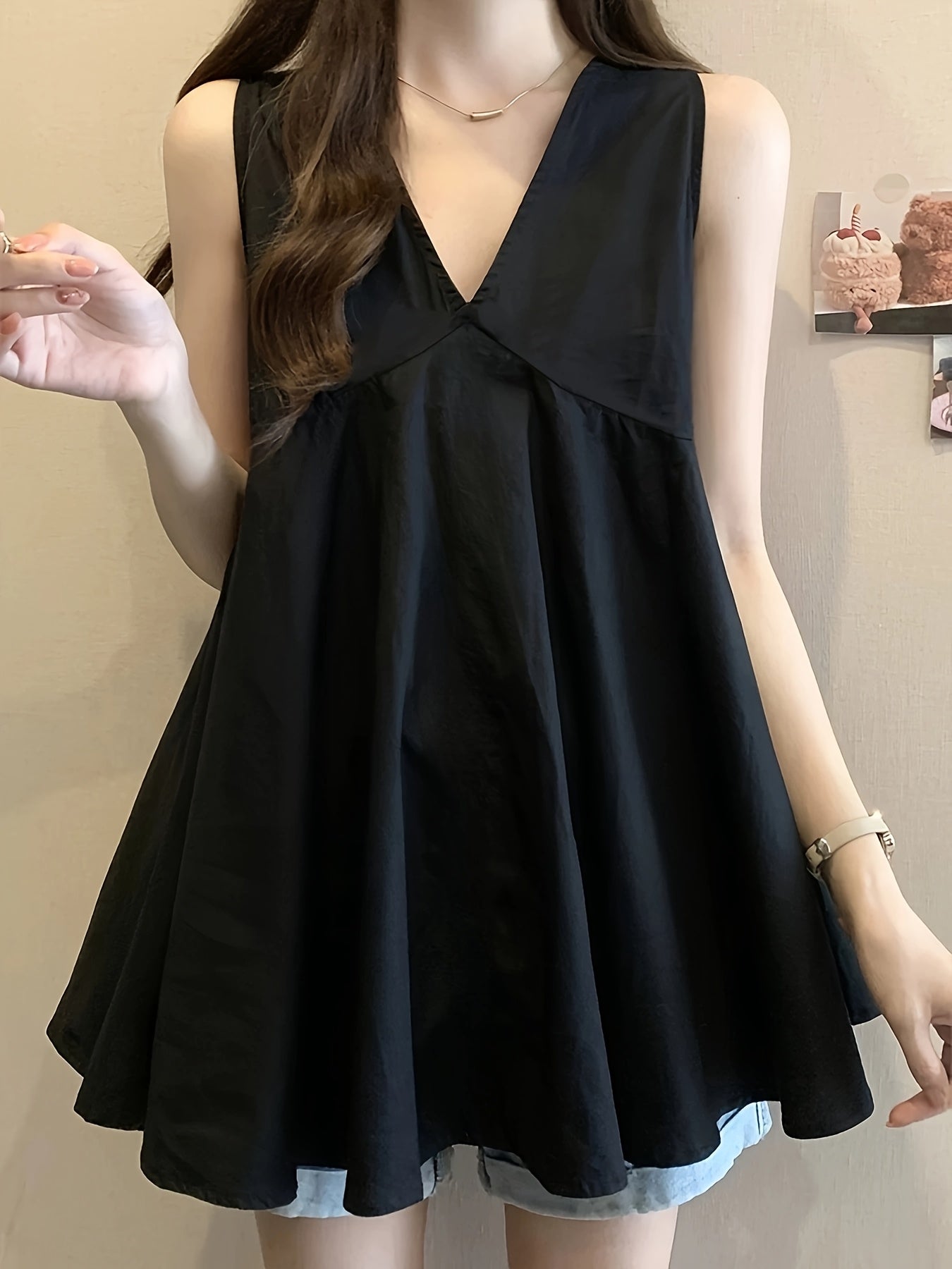 Black V-Neck Sleeveless Top for Women, New Summer Style 2025, Loose-Fitting And Youthful, Flattering French Doll Shirt, Casual And Simple for Outdoor Wear.