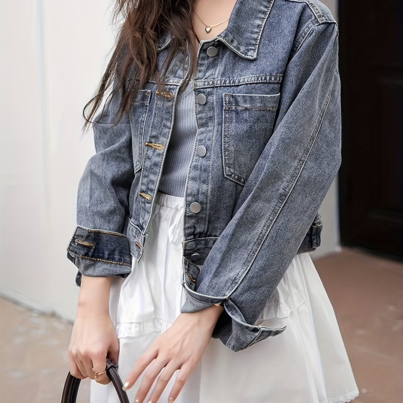 Women's Vintage Washed Denim Jacket, Lightweight Non-Stretch Machine Washable Short Casual Denim Jacket with Pockets And Buttons Design, Spring And Fall Casual Outwear - Fashionable And Trendy Denim Jacket for All Occasions