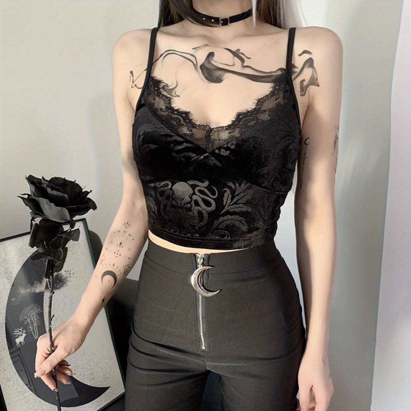 1pc Y2K Style Women'S Floral Lace Trim V-Neck Sleeveless Crop Top - Polyester Knit Fabric Gothic Camisole Tank for Summer - Contrast Lace Slingback Cami for Casual and Clubwear