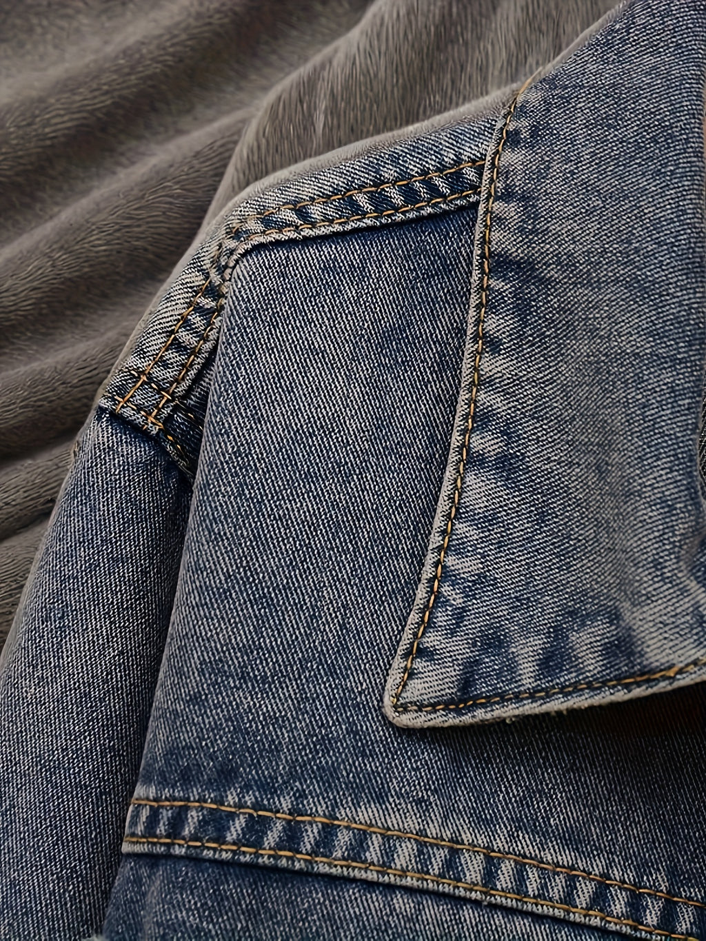 Women's Vintage Washed Denim Jacket, Lightweight Non-Stretch Machine Washable Short Casual Denim Jacket with Pockets And Buttons Design, Spring And Fall Casual Outwear - Fashionable And Trendy Denim Jacket for All Occasions