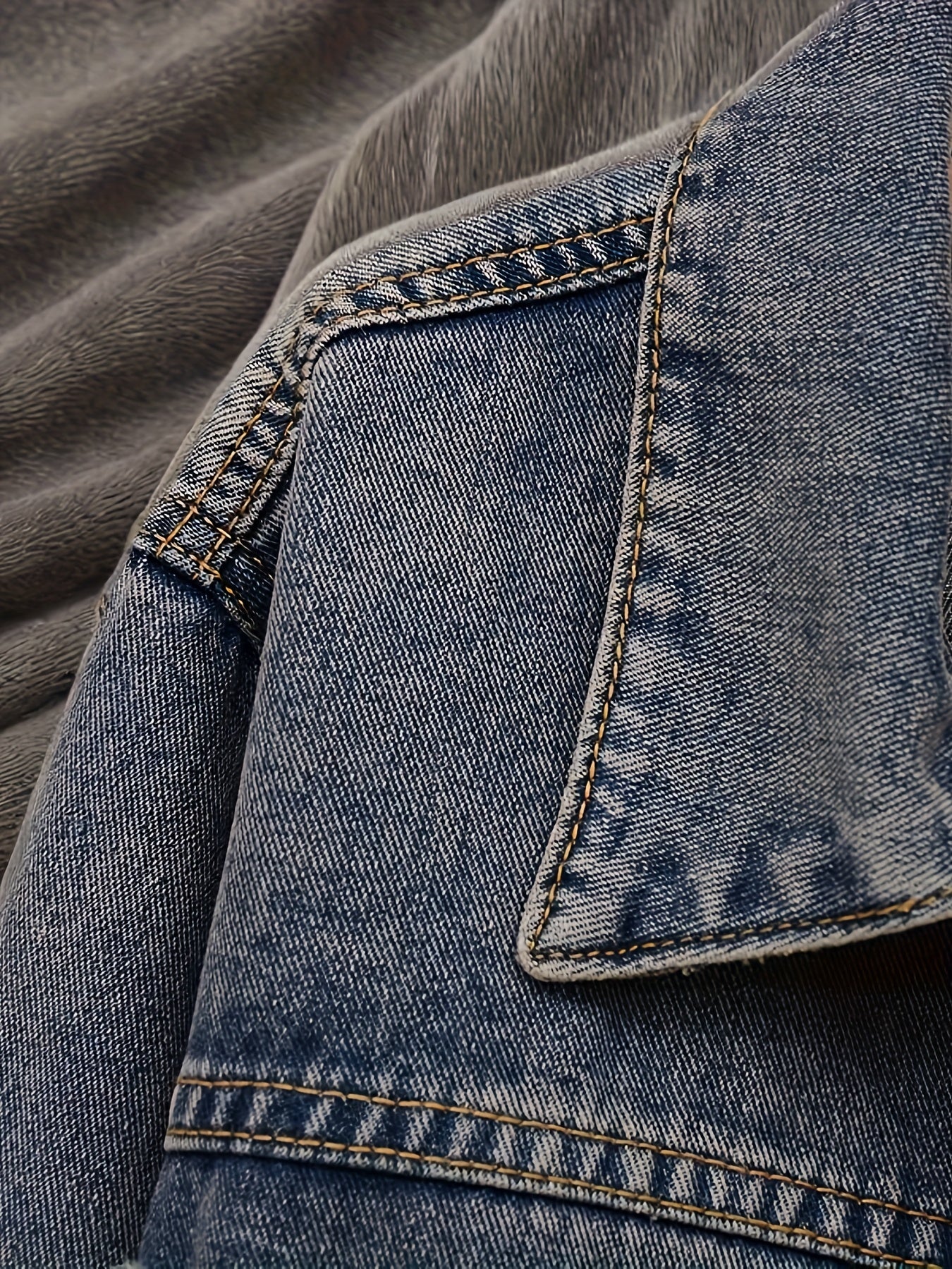 Women's Vintage Washed Denim Jacket, Lightweight Non-Stretch Machine Washable Short Casual Denim Jacket with Pockets And Buttons Design, Spring And Fall Casual Outwear - Fashionable And Trendy Denim Jacket for All Occasions
