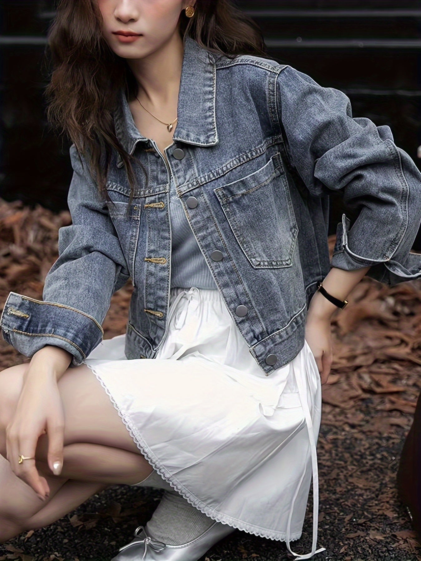 Women's Vintage Washed Denim Jacket, Lightweight Non-Stretch Machine Washable Short Casual Denim Jacket with Pockets And Buttons Design, Spring And Fall Casual Outwear - Fashionable And Trendy Denim Jacket for All Occasions