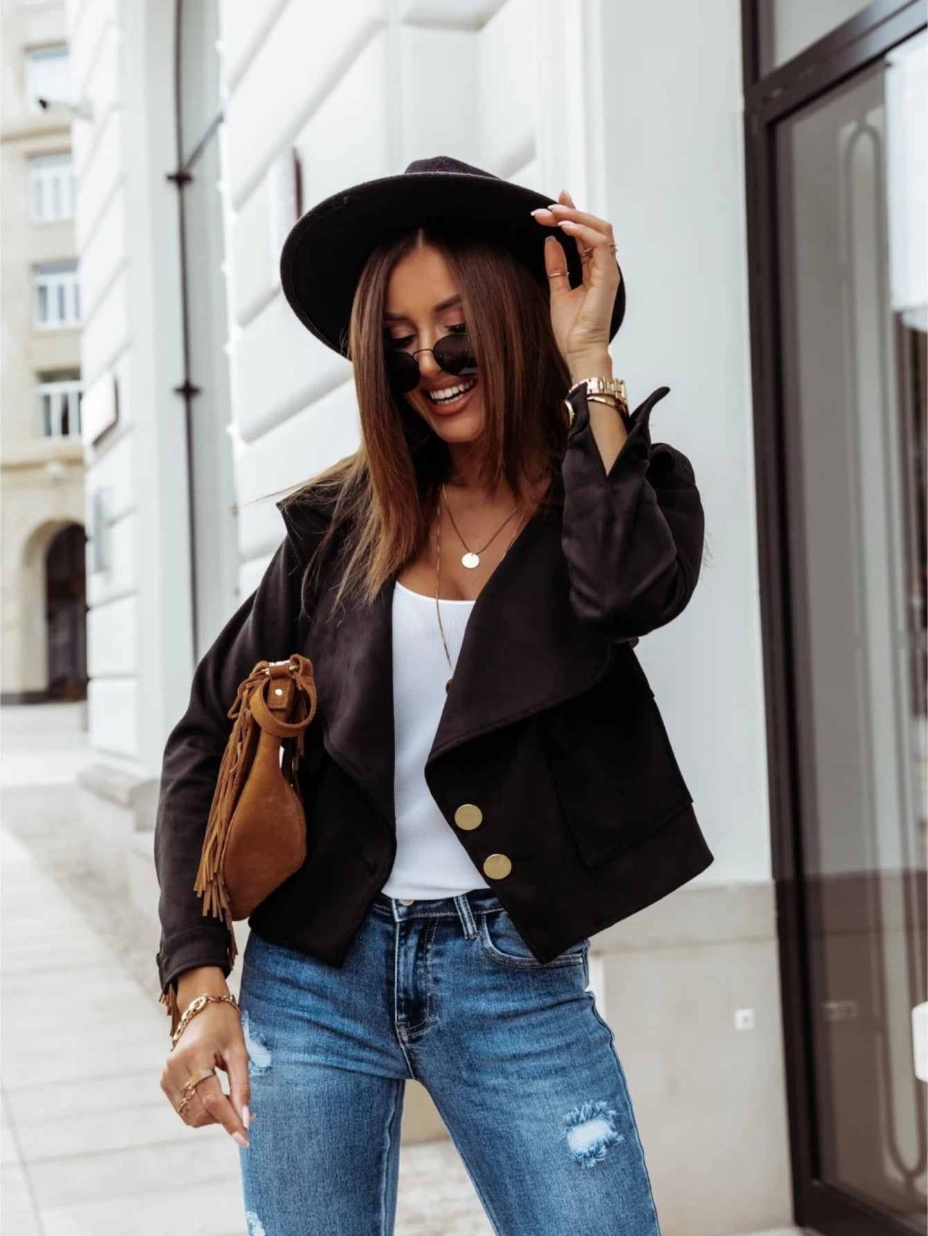 Short Jacket with A Button-up Front and Long Sleeves, Perfect for Casual Workwear or Just Hanging Out.